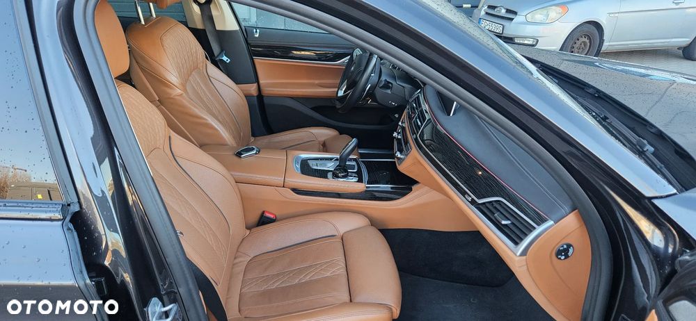 BMW Seria 7 740d xDrive mHEV - 15