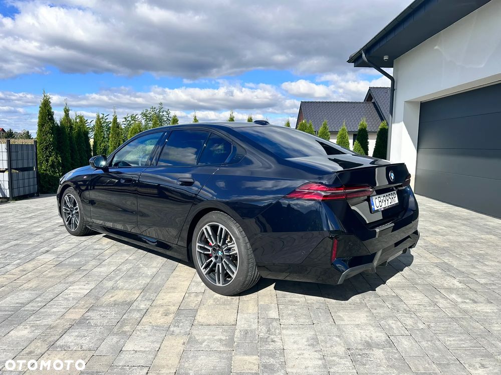 BMW Seria 5 M550i xDrive - 6