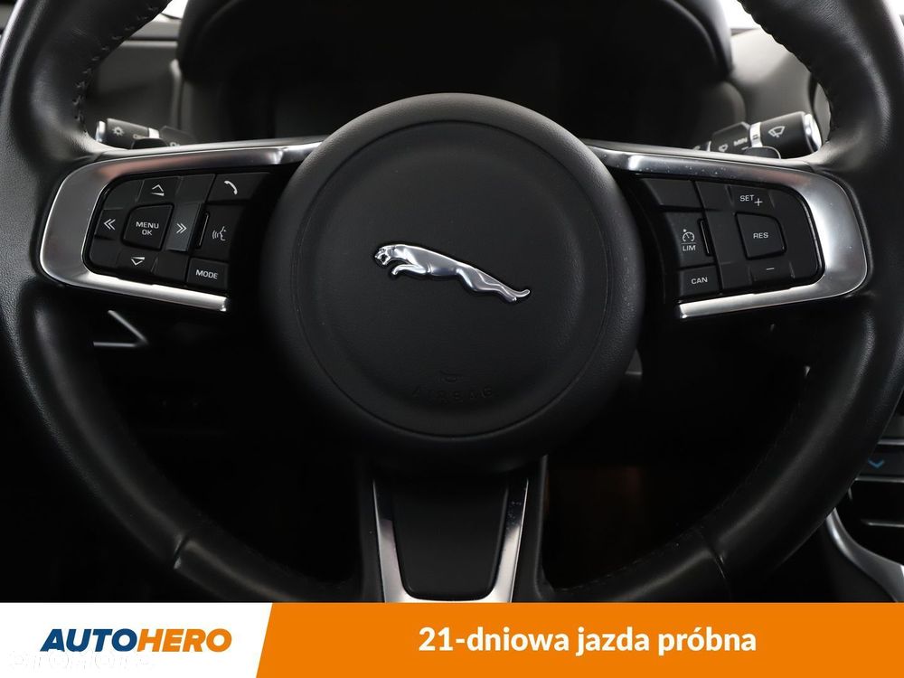 Jaguar XE 2.0 D Prestige - 19
