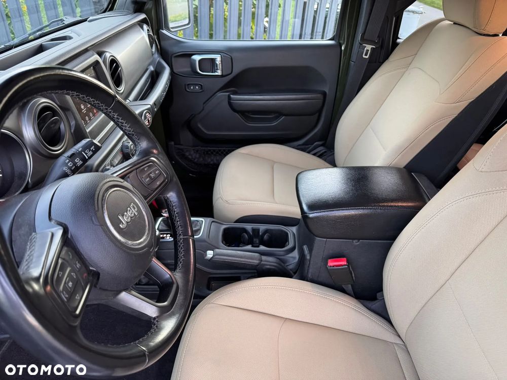 Jeep Wrangler - 9