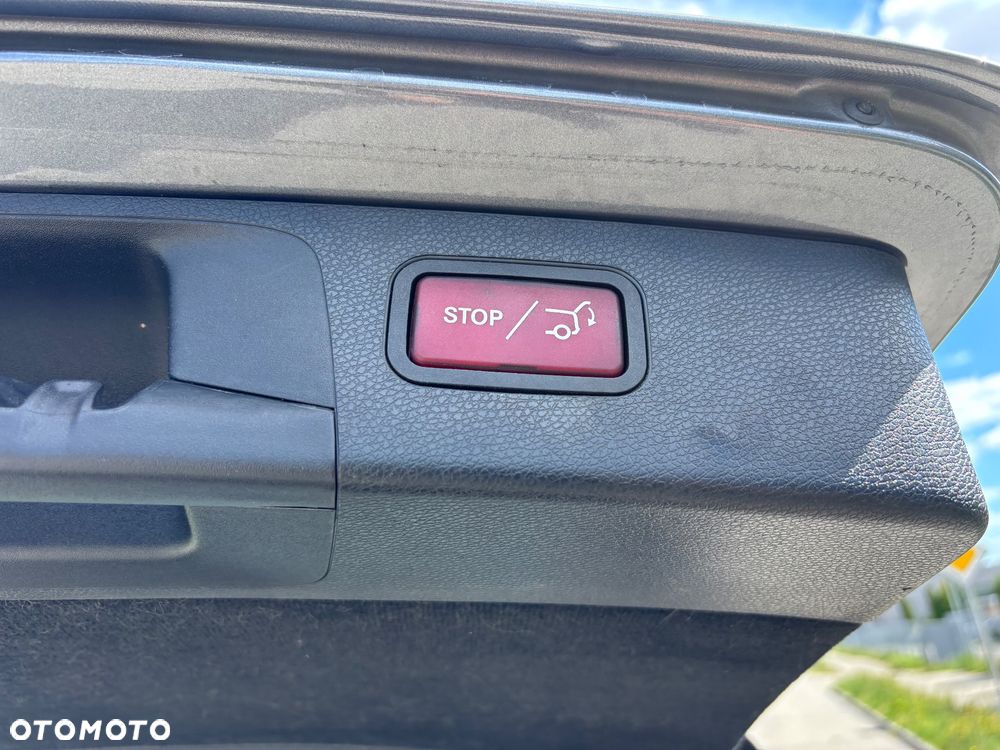 Mercedes-Benz Klasa E 220 d 9G-TRONIC Exclusive - 29