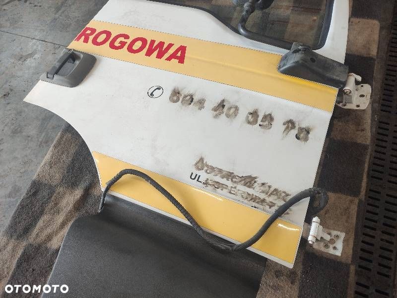 DRZWI KOMPLETNE PRAWY PRZÓD MAN TGA - 12