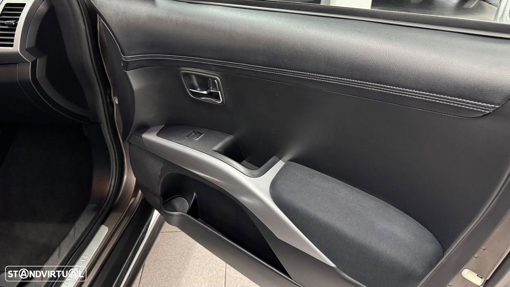 Mitsubishi Outlander 2.2 DI-D Instyle 4WD - 27