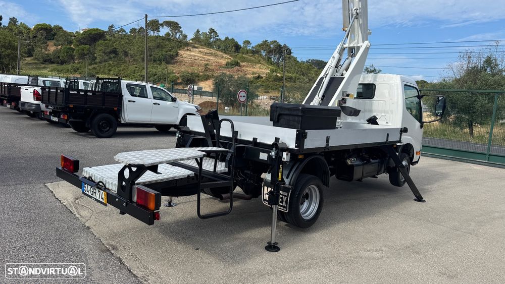 Toyota Dyna 3.0 D-4D C/ Cesto Elevatório - 5