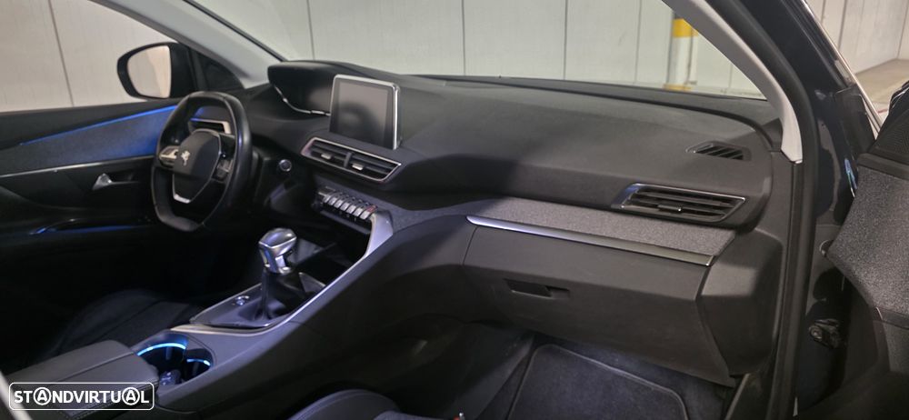 Peugeot 3008 PureTech 130 Stop & Start GPF Allure - 17