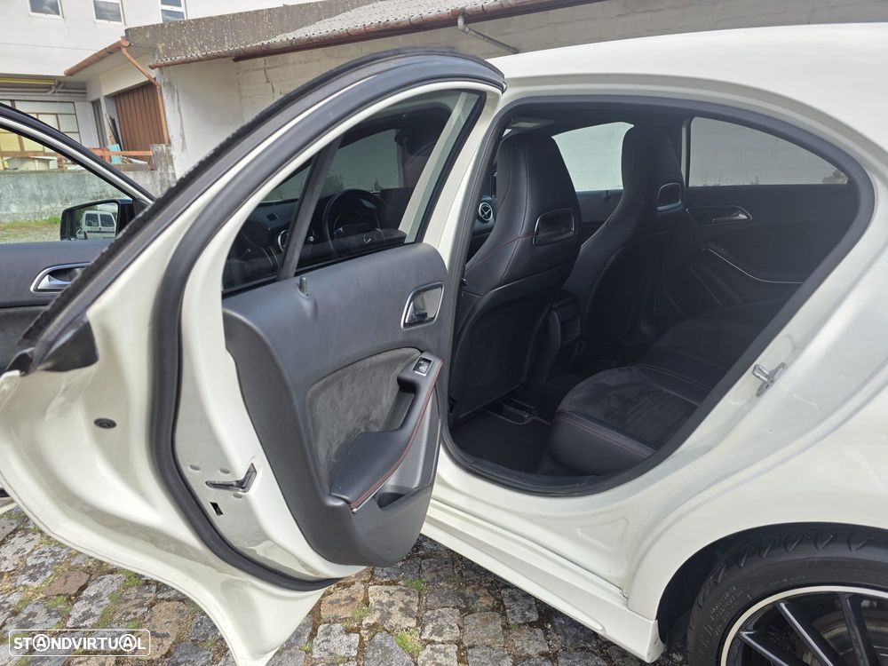 Mercedes-Benz A 200 d AMG Line - 14