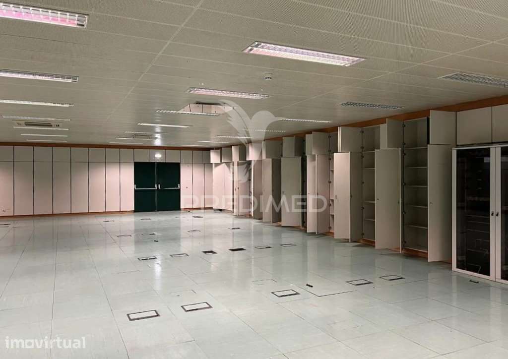 Venda de Edifício escritórios e armazém centro de Carnaxide - Grande imagem: 2/8