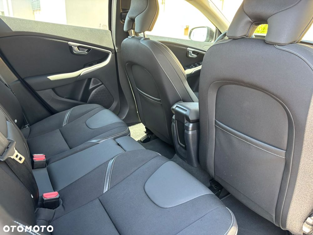 Volvo V40 T2 Drive-E Momentum - 11