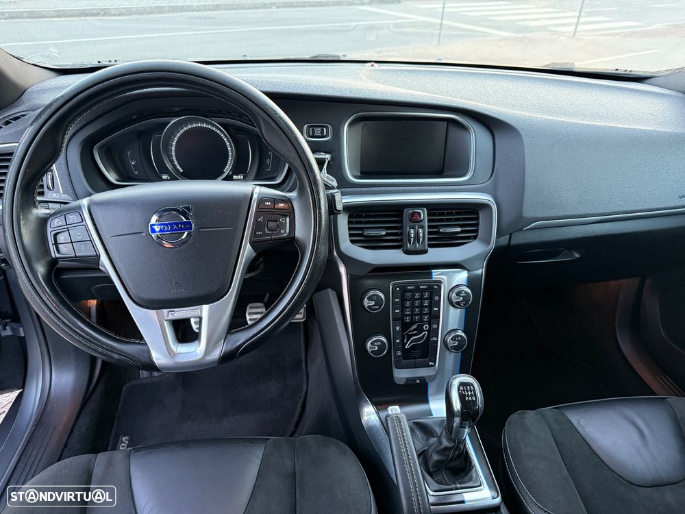 Volvo V40 D2 R Design — fotografia 8