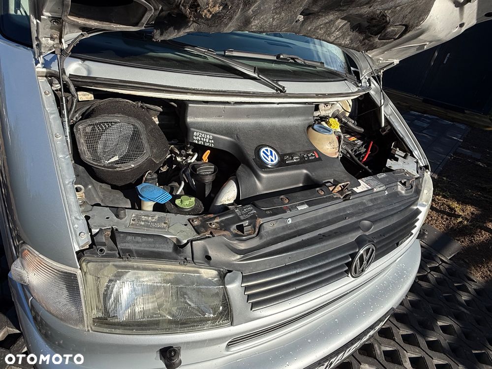 Volkswagen Caravelle - 14