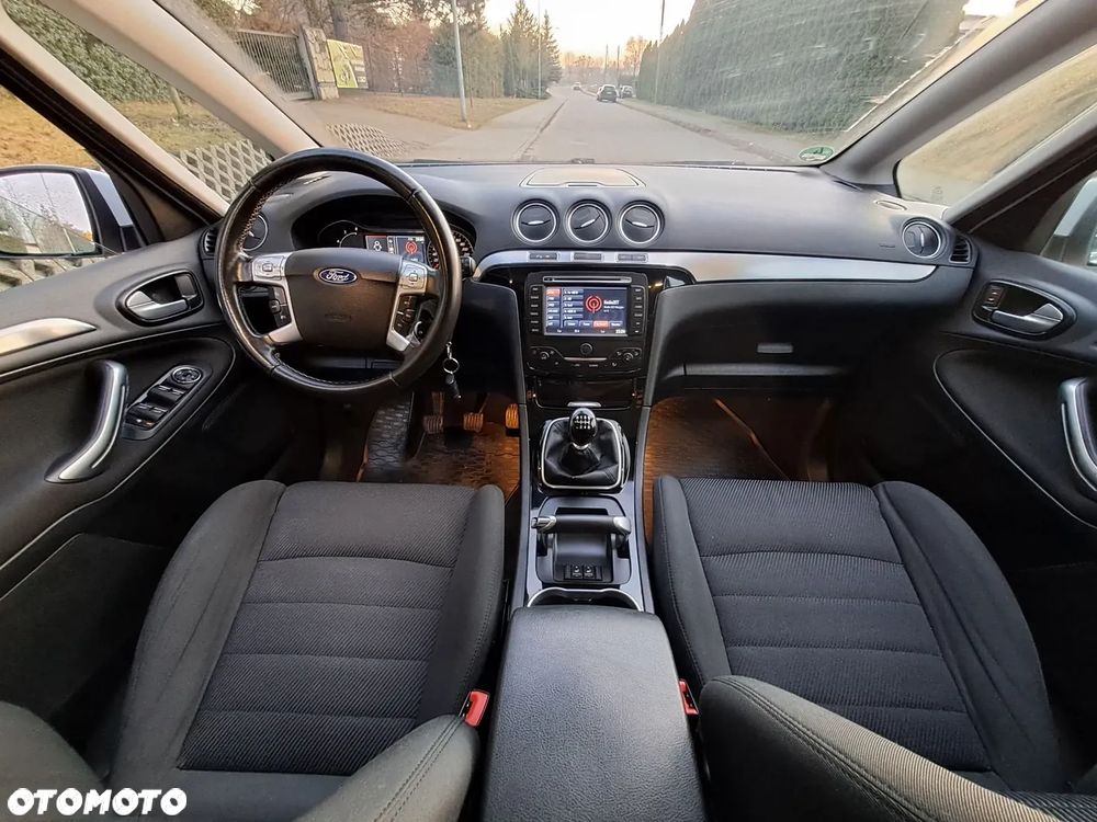 Ford S-Max - 11