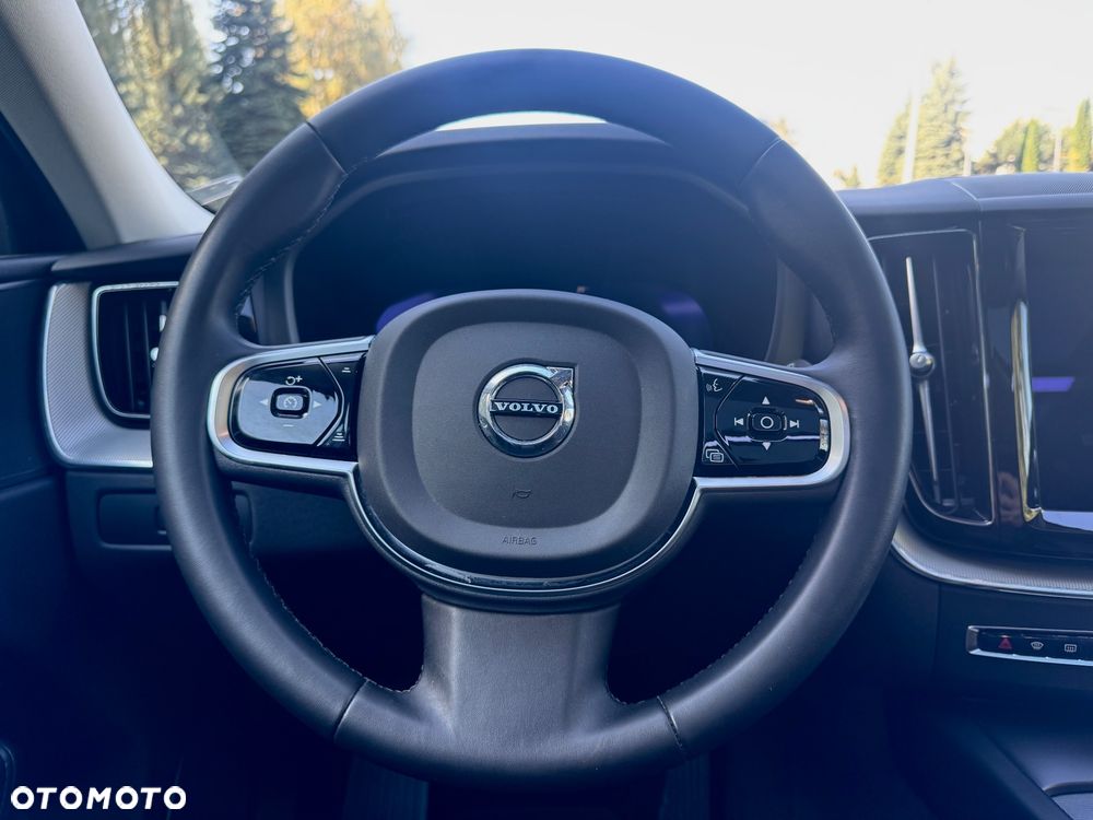 Volvo XC 60 T6 AWD Recharge Geartronic RDesign Expression - 26
