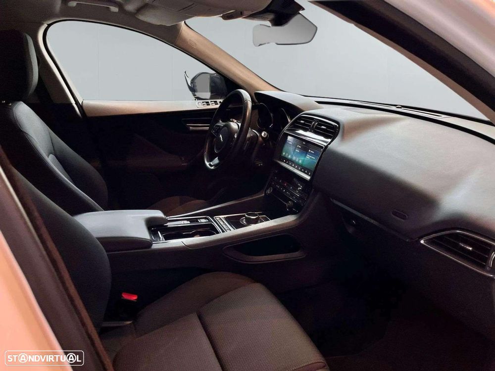 Jaguar F-Pace - 12