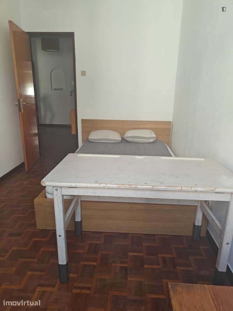 Quarto - localizado em Linda-a-Velha Lisbon - Grande imagem: 3/14