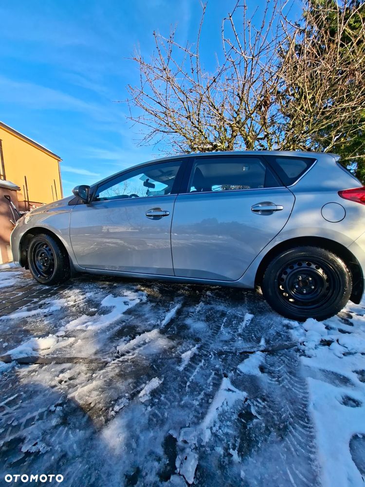 Toyota Auris 1.6 Premium - 2