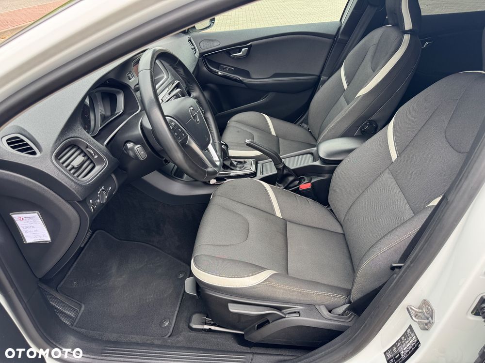 Volvo V40 Cross Country T3 Drive-E Dynamic Edition - 14