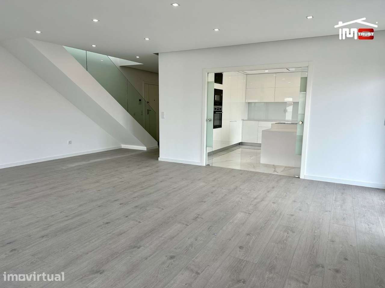 Incrível T3 Duplex c/ Terraço Grande e Garagem - Grande imagem: 3/33