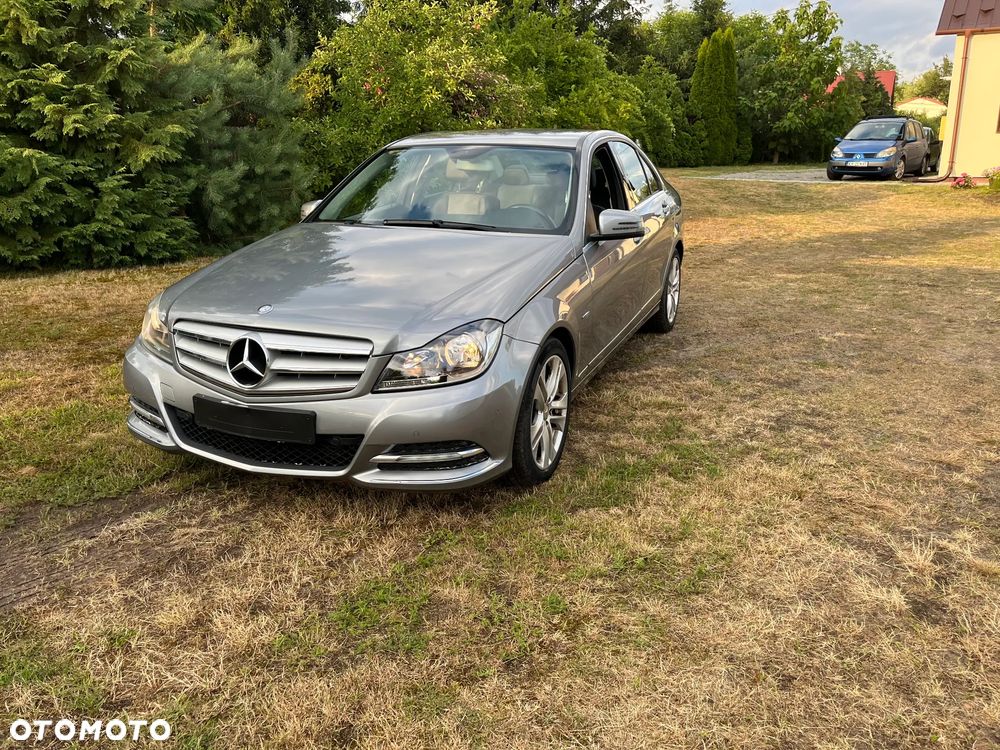 Mercedes-Benz Klasa C 180 CGI BlueEFFICIENCY Avantgarde - 3