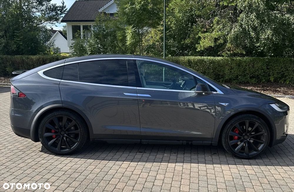 Tesla Model X - 5