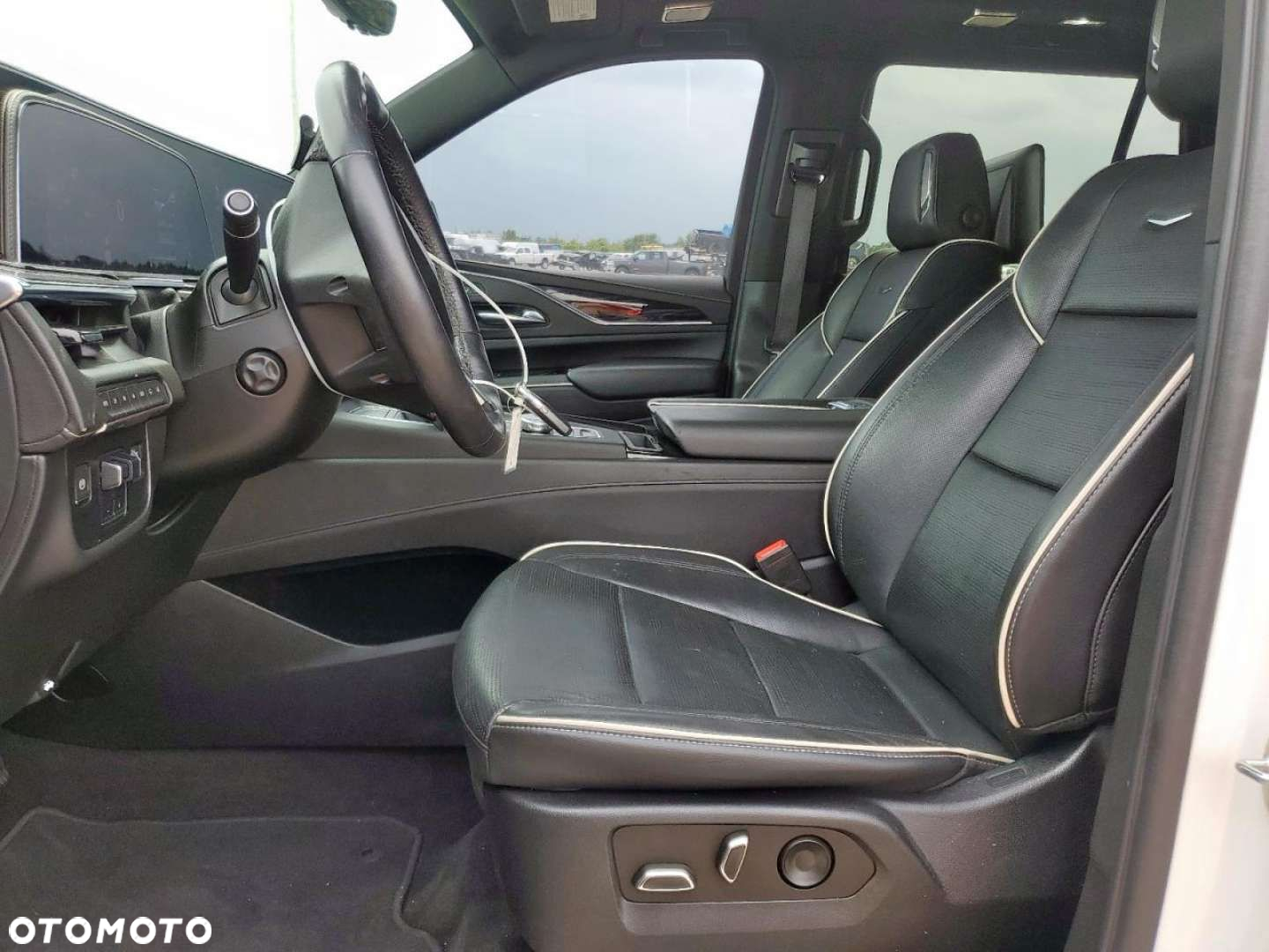 Cadillac Escalade - 8