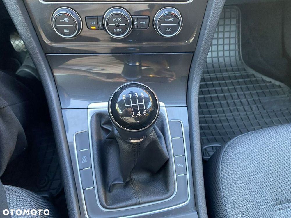 Volkswagen Golf 1.5 TSI BMT Comfortline - 30