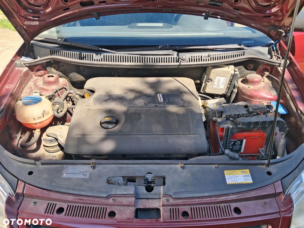 Volkswagen Polo 1.4 16V Trendline - 14