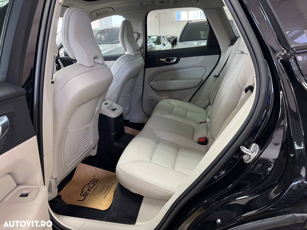 Volvo XC 60 T6 AWD Plus Dark - 20
