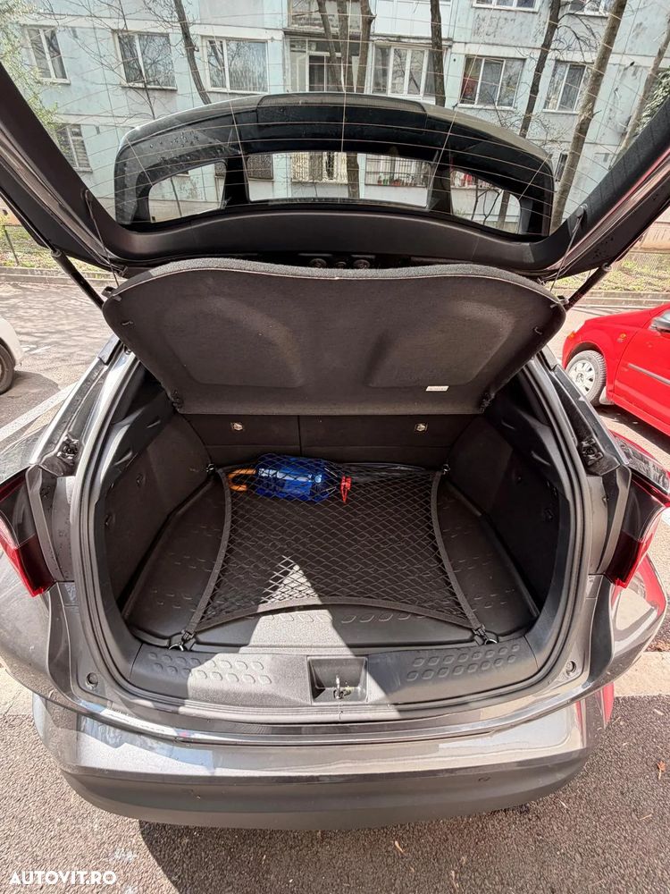 Toyota C-HR 1.8 HSD 4x2 CVT C-ult LED - 12