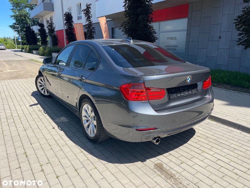 BMW Seria 3 320i - 3
