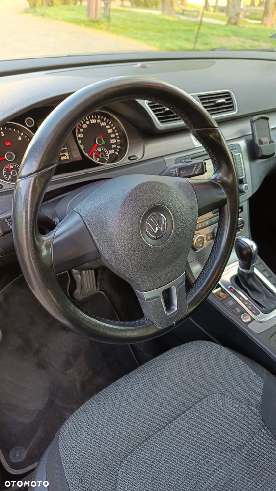 Volkswagen Passat 2.0 TDI Comfortline DSG - 14