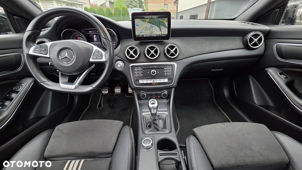 Mercedes-Benz CLA 180 AMG Line - 18