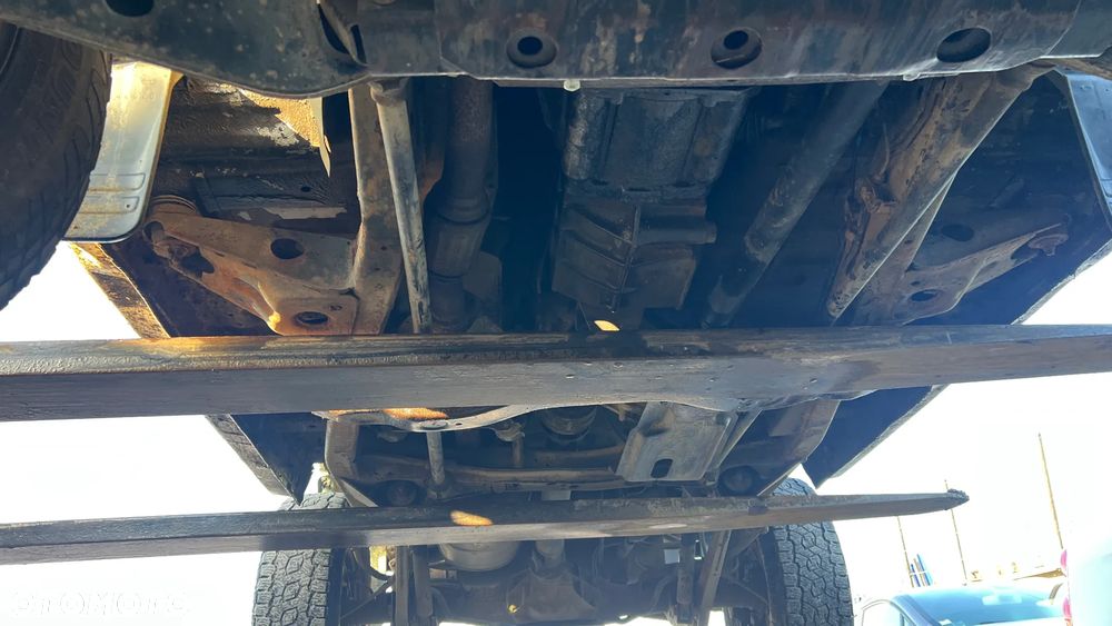 Mitsubishi Pajero - 24