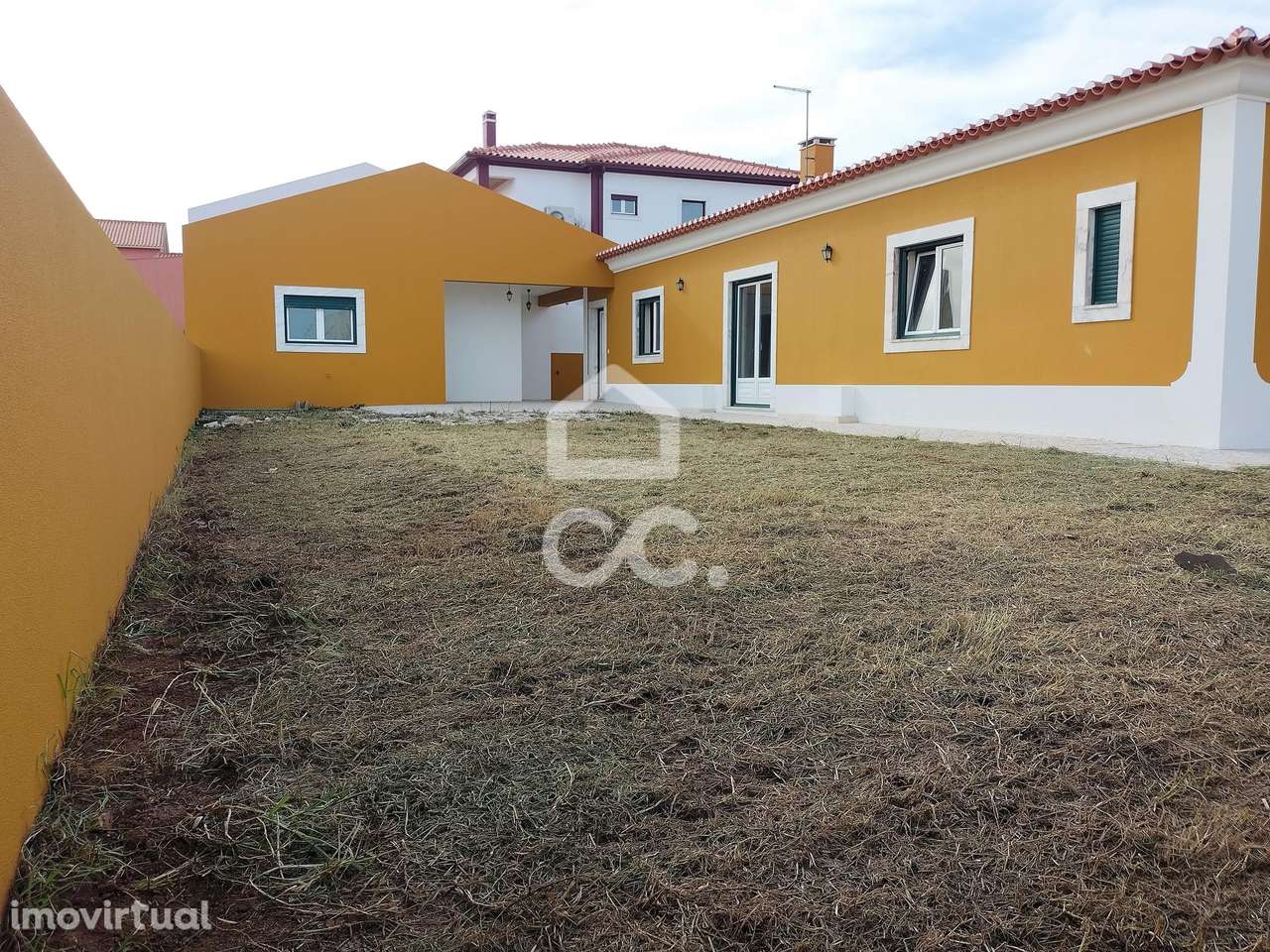 Moradia V4+1 térrea inserida em lote de 628 m2 - Grande imagem: 3/40