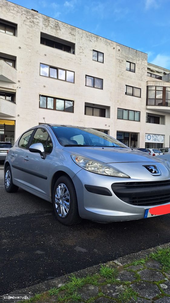 Peugeot 207 - 1