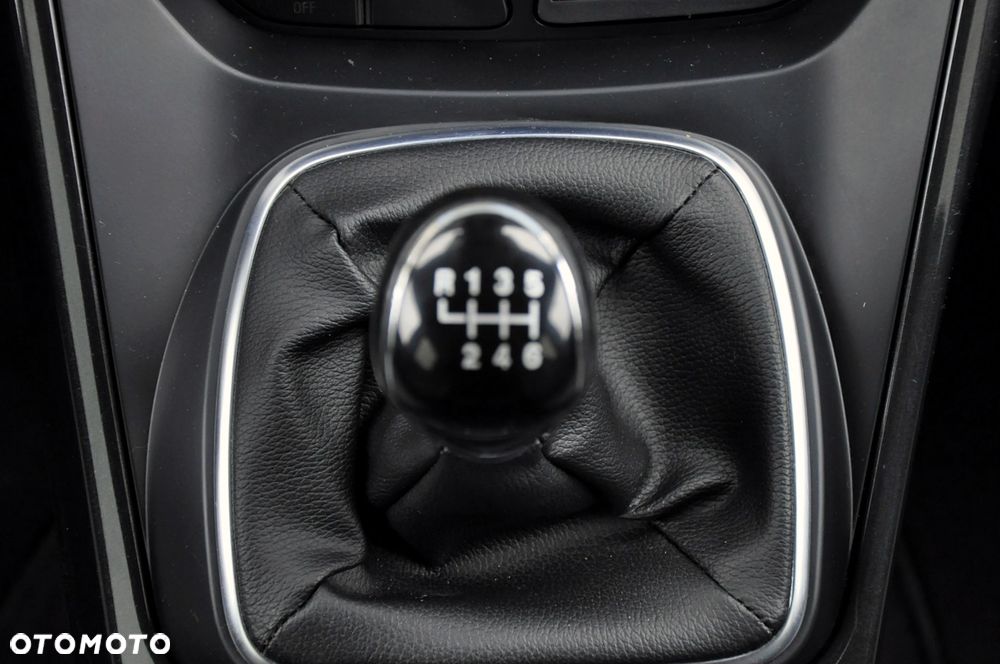 Ford Kuga 1.5 EcoBoost 2x4 Titanium - 25