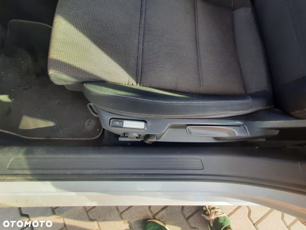 Volkswagen Passat 2.0 TDI (BlueMotion Technology) DSG Comfortline - 17