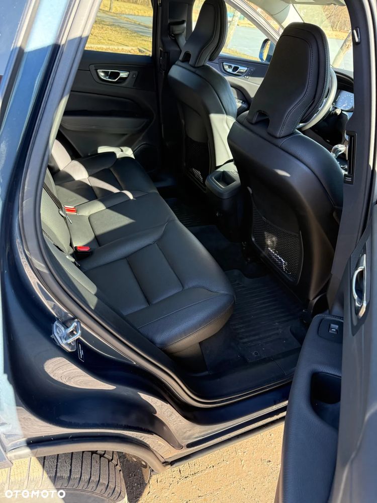 Volvo XC 60 T6 AWD Geartronic Momentum Pro - 24
