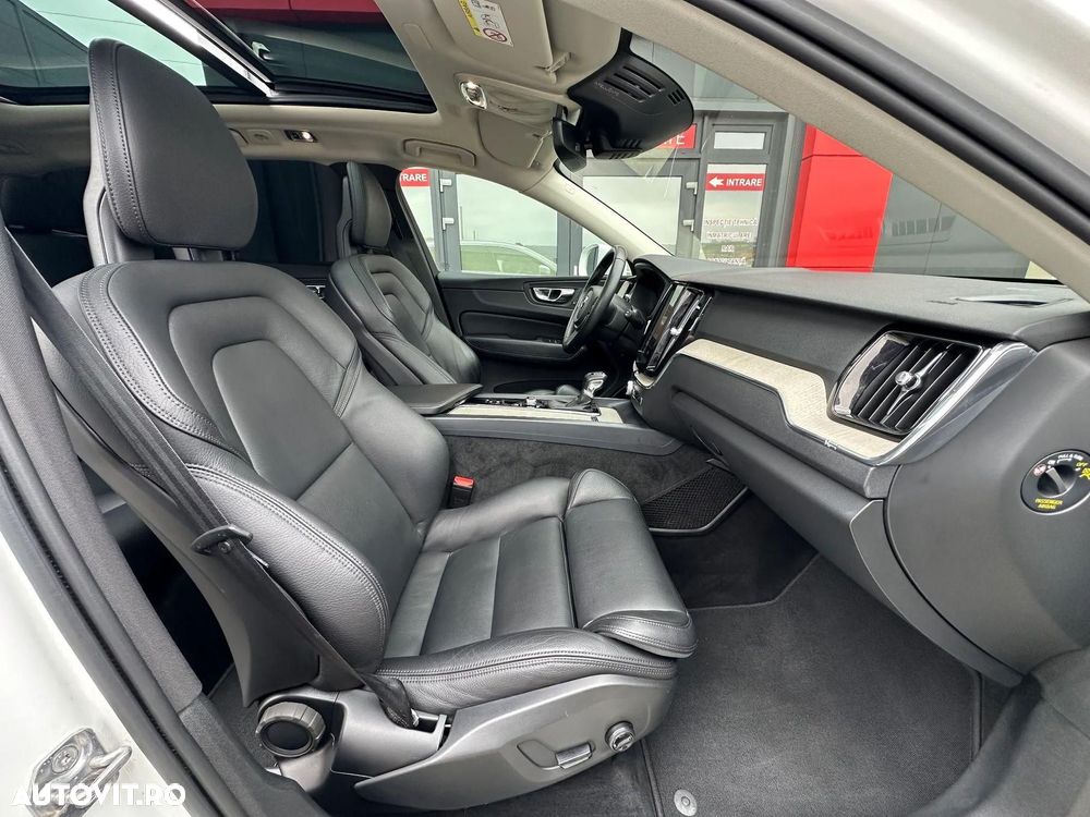 Volvo XC 60 D4 Momentum Pro - 22