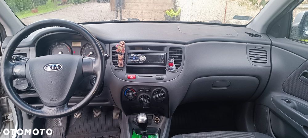 Kia Rio - 5