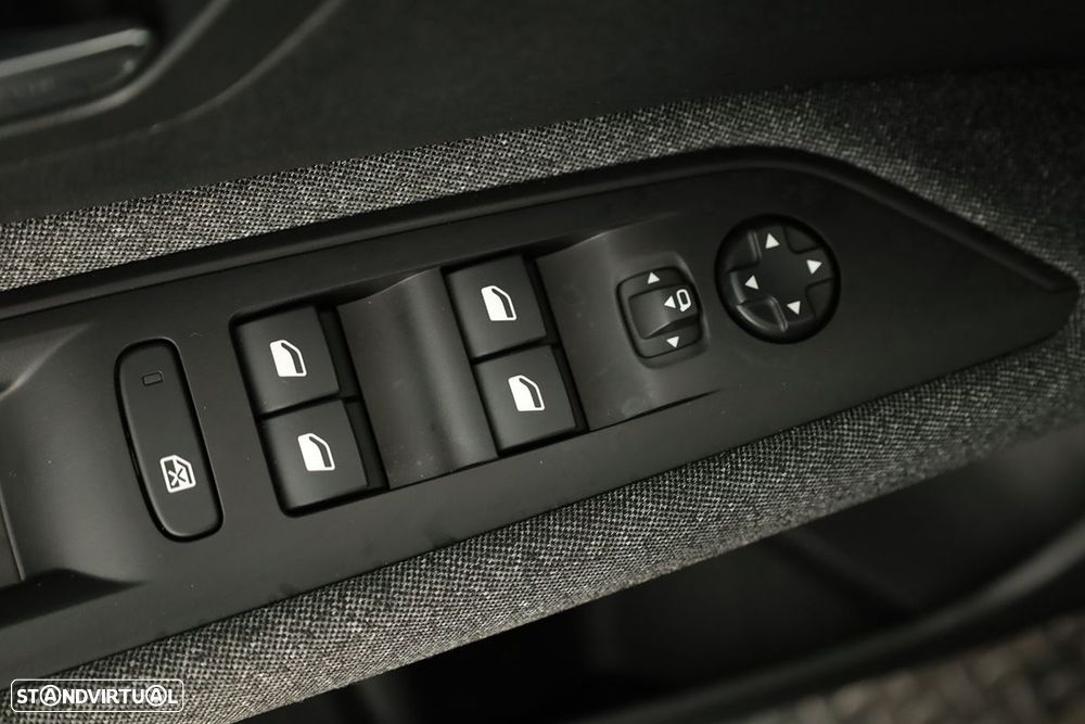Peugeot 3008 1.6 Hybrid Allure e-EAT8 - 21