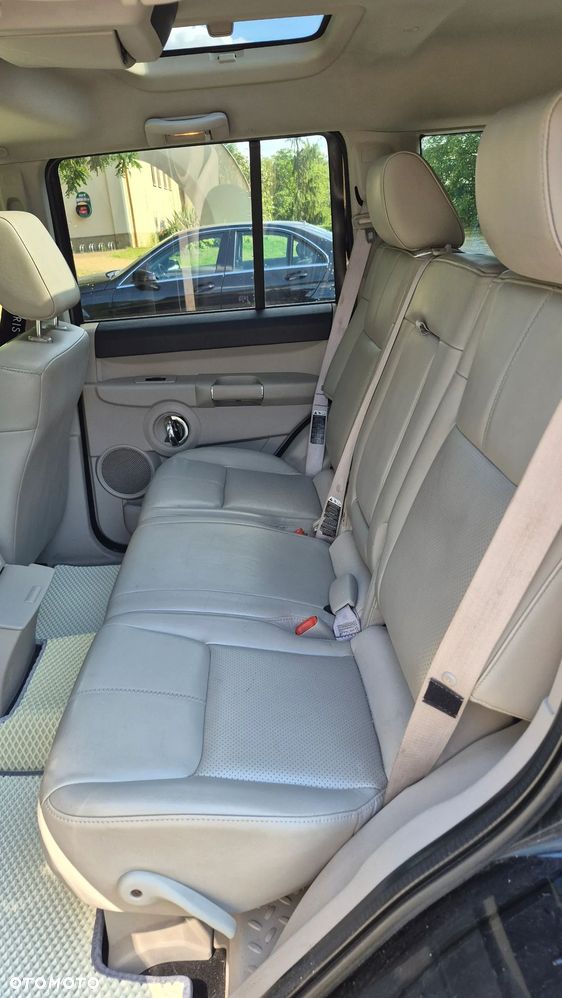 Jeep Commander 5.7 V8 Limited - 28