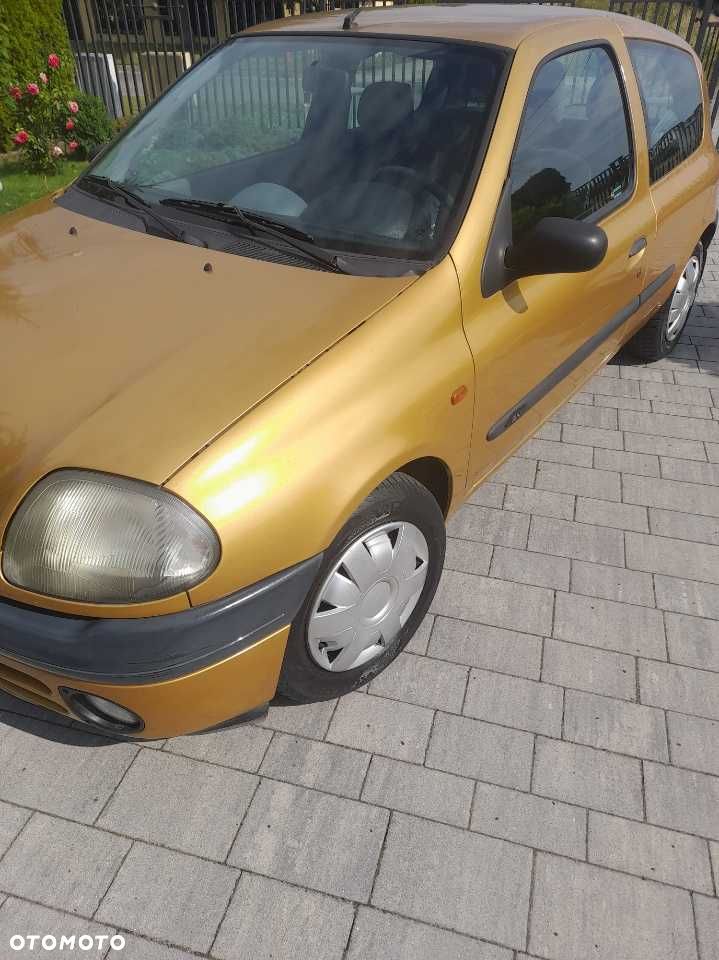 Renault Clio - 1