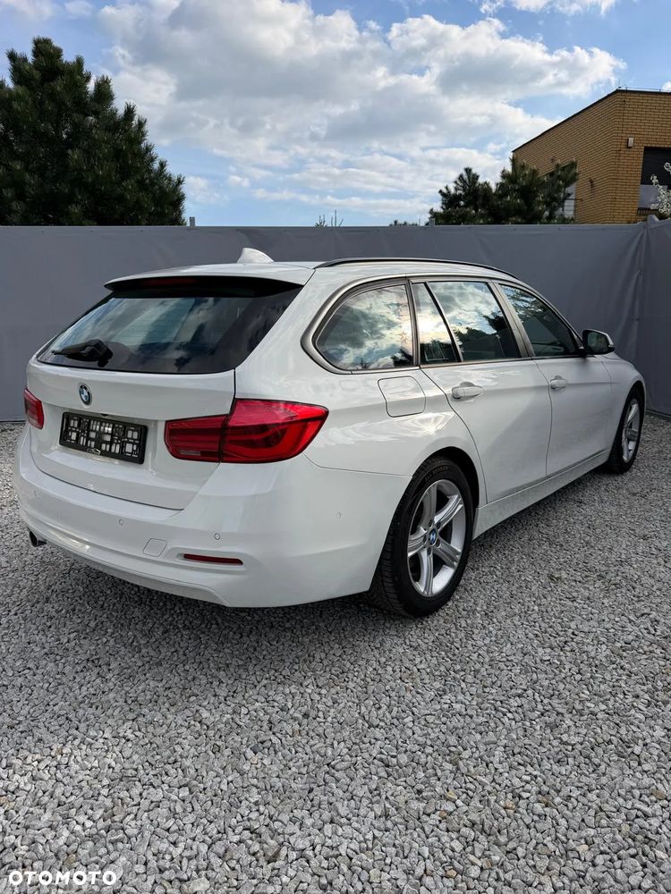 BMW Seria 3 318d Luxury Line - 11