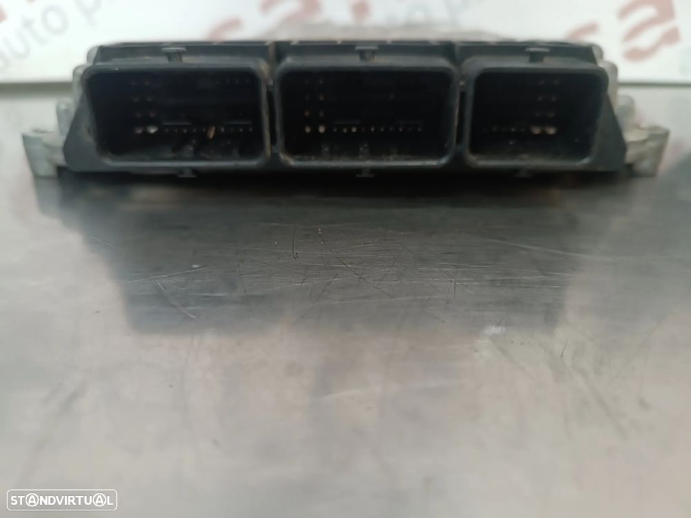 UNIDADE / CENTRALINA DO MOTOR RENAULT TRAFIC / OPEL VIVARO 2.0DCI REF. 0281014648 8200666516 8200823728 - 2