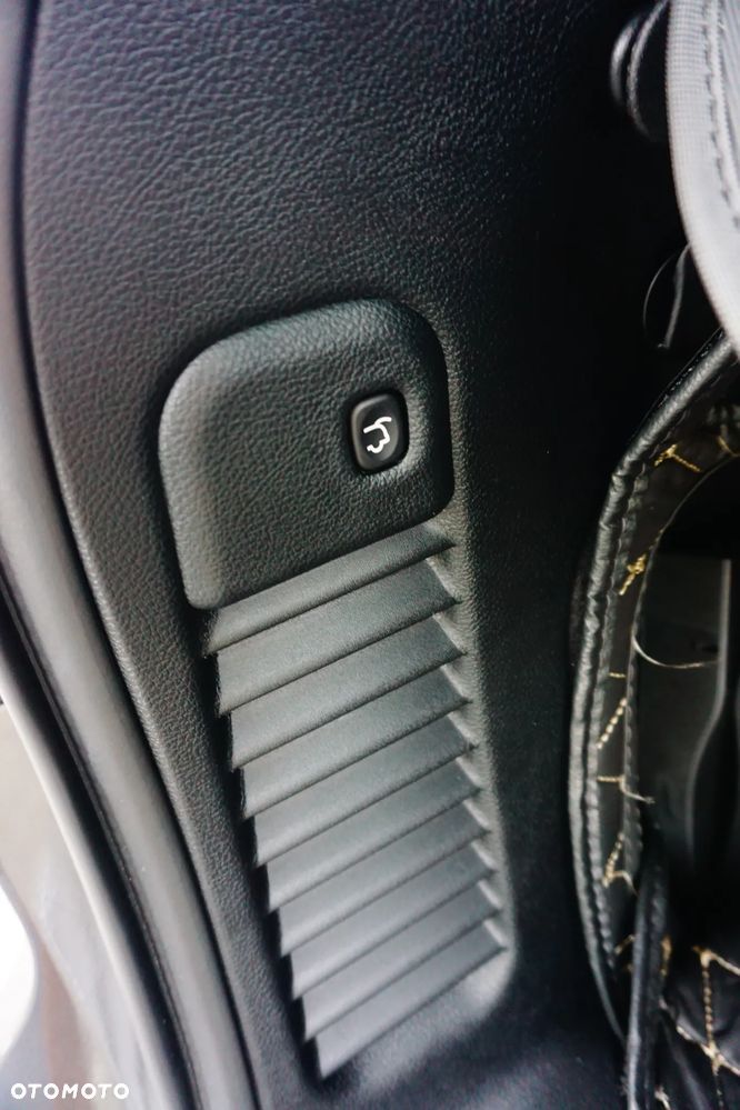 Jeep Grand Cherokee - 12