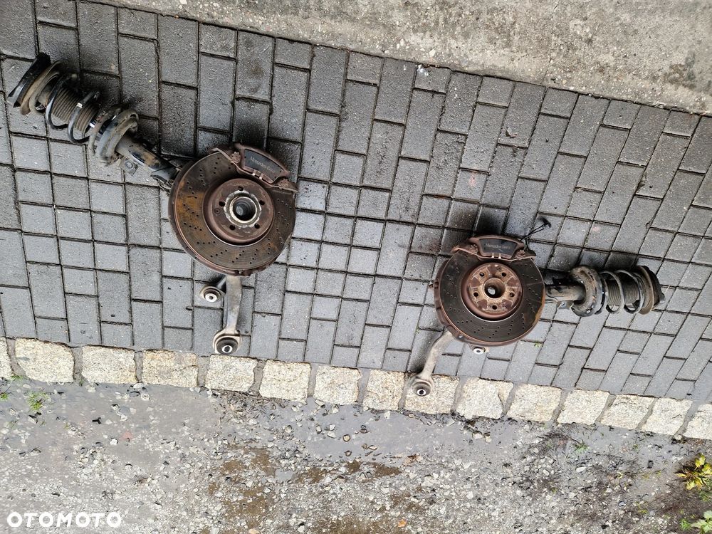 ZAWIESZENIE ZWROTNICA WACHACZE ZACISK MERCEDES W204 3.0 CDI 2008r AMG 4 MATIC