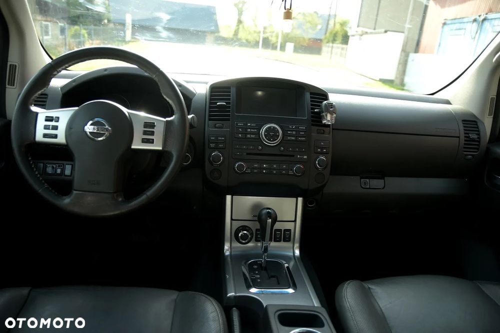 Nissan Navara 3.0 D V6 Platinum Long EU5 - 23