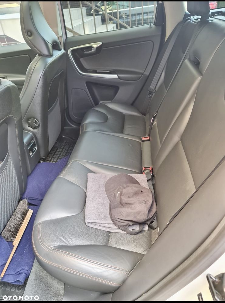 Volvo XC 60 T6 AWD Geartronic Momentum - 23