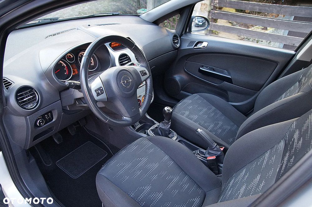 Opel Corsa 1.2 16V Enjoy - 10