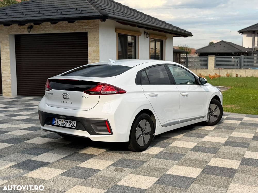 Hyundai IONIQ - 12